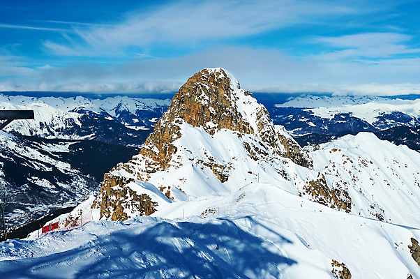포토 JPG 해외이미지 유럽 여행 겨울 자연 하늘 휴가 스키 산 풍경 사람없음 야외 파란색 태양 얼음 침묵 추위 프랑스 흰색 정상 휴양지 알프스 장면 절정 해외202004 해외포토 자연요소 계절 나라 컬러 겨울스포츠 소리 장소 생태계 파일형식 이미지허브