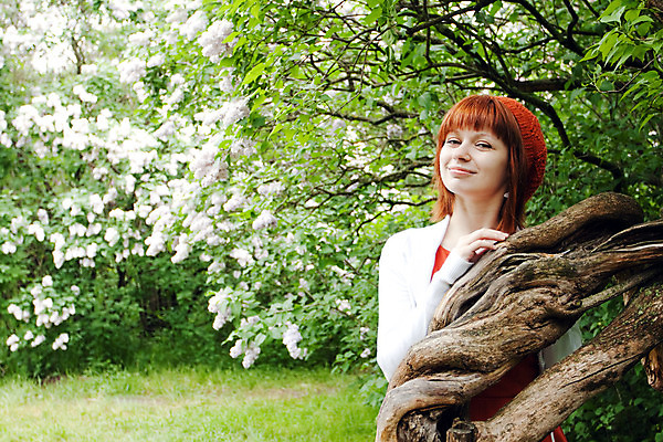 포토 JPG 해외이미지 백인 드레스 공원 꽃 행복 잎 오렌지 자연 아침 표정 한명 사람 앉기 목재 빨간색 초록색 계단 정원 목도리 봄 재킷 꿈 흰색 뜨개질 달콤 해외202004 해외포토 주간 서양인 나무 식물 1 잡화 옷 계절 공공시설 감정 컬러 과일 재료 모션 취미 외투 맛 생태계 파일형식 이미지허브