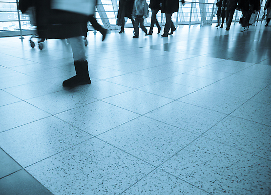 포토 JPG 해외이미지 여자 남자 백그라운드 모션 유리 추상 바닥 실내 사람 성인 사람없음 내부 건물 쇼핑 반사 판매 걷기 상점 검은색 산책 도시 그룹 복도 센터 구매 군중 소프트포커스 큼 쇼핑몰 바쁨 장면 블러 해외202004 해외포토 건축물 컬러 무늬 재질 휴식 촬영기법 크기 파일형식 이미지허브