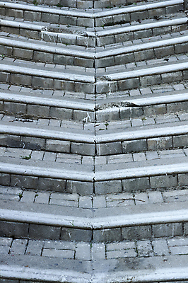 포토 JPG 해외이미지 벽돌 사람없음 야외 계단 거울 회색 황폐 폐허 단계 다리찢기 해외202004 해외포토 컬러 컨셉 모션 파일형식 이미지허브