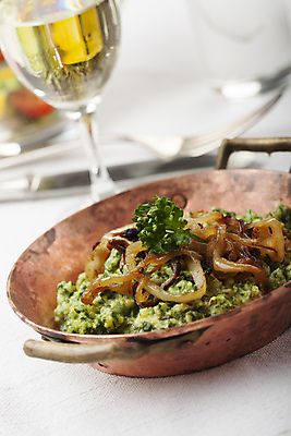 포토 JPG 해외이미지 전통 음식 양파 치즈 파스타 파슬리 요리 사람없음 옆모습 저녁식사 식탁보 신선 오스트리아 냄비 굽기 국수 시금치 점심식사 삶기 전문 채식주의자 바이에른사람 해외202004 해외포토 유럽 뷰포인트 채소 유제품 서양음식 식사 면류 솥 구이 채식 파일형식 이미지허브