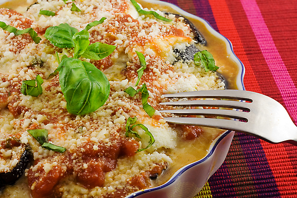 포토 JPG 해외이미지 접시 음식 토마토 채소 가지 사람없음 장식 식사 이탈리아 코트 플랫 오븐 바질 꼬투리 모짜렐라치즈 영양분 전경 해외202004 해외포토 식기 유럽 치즈 풍경 외투 가전제품 파일형식 탑뷰 이미지허브