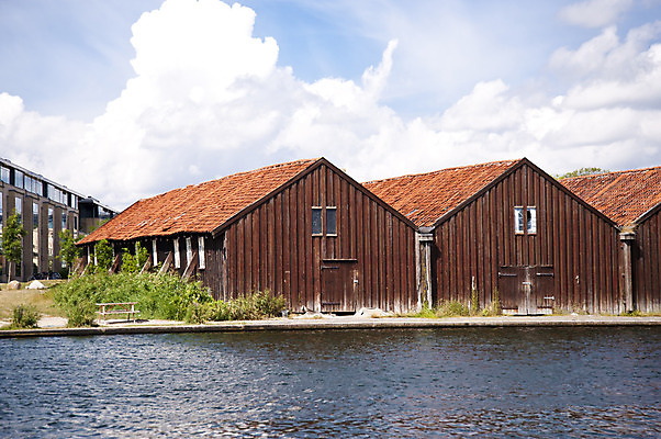 포토 JPG 해외이미지 문화 바다 건축양식 북유럽 덴마크 사람없음 건물 물 항구 도시 보트 도심 운하 리빙 구시가지 스칸디나비아 코펜하겐 해외202004 해외포토 자연요소 건축물 건축 유럽 배_교통 교통시설 파일형식 이미지허브