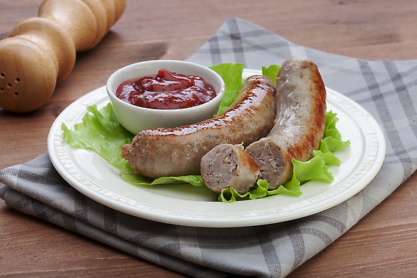 포토 JPG 해외이미지 접시 음식 조각 토마토 탁자 사람없음 목재 빨간색 초록색 식사 저녁식사 튀김 흰색 신선 소시지 맛 그릴 상추 바비큐 케첩 굽기 수목 핸드메이드 해외202004 해외포토 나무 식기 컬러 가구 컨셉 채소 재료 주방용품 소스_음식 가공식품 구이 파일형식 이미지허브