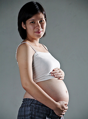 포토 JPG 해외이미지 손 여자 행복 백그라운드 신체 가족 엄마 건강 사랑 한명 사람 성인 유행 희망 임산부 임신 터치 흰색 아기 잡기 출산 기다림 우아함 예측 긍정 고립 돌봄 카피스페이스 해외202004 해외포토 1 감정 컬러 컨셉 관계 모션 신체부위 공백 파일형식 이미지허브