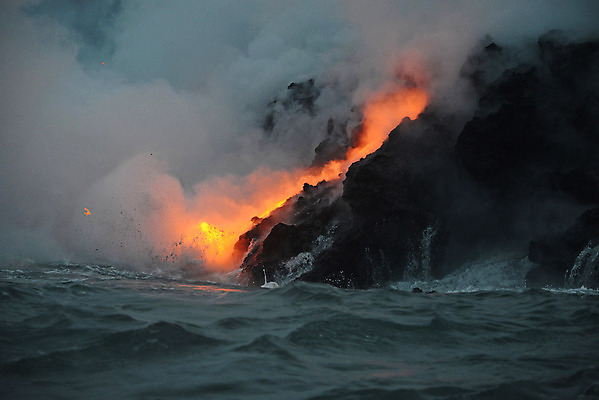 포토 JPG 해외이미지 바다 사람없음 야외 흐름 뜨거움 연기 위험 재해 화산 용암 화산섬 해외202004 해외포토 섬 컨셉 산 파일형식 이미지허브