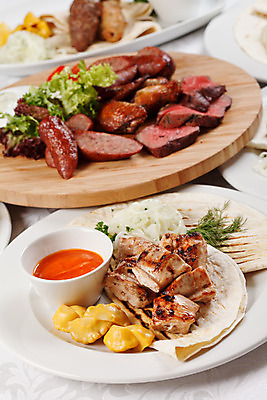 포토 JPG 해외이미지 전통 접시 음식 날개 채소 양파 파슬리 육류 돼지고기 어류 옥수수 요리 사람없음 소풍 파티 식당 치킨 샐러드 소고기 게임 신선 소시지 그릴 상추 바비큐 롤 고등어 성분 토마토소스 스쿼시 타코 케밥 해외202004 해외포토 식기 스포츠 식재료 놀이 주방용품 곡류 이벤트 야외활동 구기 상점 수중동물 소스_음식 가공식품 닭고기요리 파일형식 이미지허브