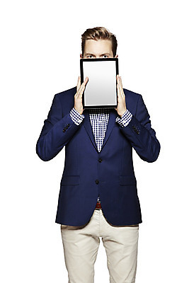 포토 JPG 해외이미지 스튜디오촬영 백인 라이프스타일 응시 남자 얼굴 컨셉 인터넷 청소년 아이디어 실내 한명 서기 태블릿 공백 재킷 잡기 비즈니스맨 연결 흰배경 긍정 보여주기 숨김 소셜네트워크 터치스크린 해외202004 해외포토 서양인 1 시선 백그라운드 비즈니스 모션 사람 내부 생활 신체부위 전자제품 스마트기기 외투 흰색 직장인 파일형식 이미지허브