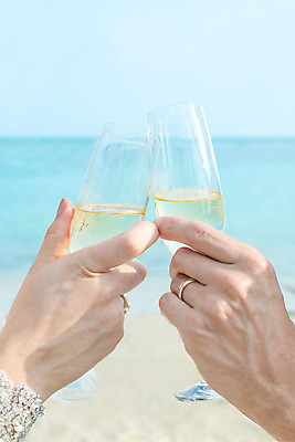 포토 JPG 해외이미지 라이프스타일 커플 여자 기념일 남자 행복 음료 모래 바다 결혼 2 데이트 유리 하늘 휴가 사랑 사람 이벤트 사람없음 식당 와인 저녁식사 카페 흰색 축하 날짜 화이트와인 건배 토스트 축배 해외202004 해외포토 감정 빵 컬러 컨셉 관계 재질 주류 생활 상점 식사 파일형식 이미지허브