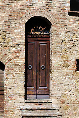 포토 JPG 해외이미지 외관 꽃 화분 건축양식 출입구 주택 사람없음 야외 건물 목재 문 계단 이탈리아 수확 바위 시골 화려 중세 냄비 보안 단계 더블 시에나 옛날 토스카나 해외202004 해외포토 나무 식물 건축물 건축 유럽 컨셉 농업 재료 안전 돌_바위 역사 솥 파일형식 이미지허브