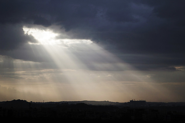 포토 JPG 해외이미지 구름 백그라운드 자연 하늘 풍경 사람없음 야외 파란색 빛 햇빛 태양 맑음 황혼 일몰 새벽 광선 분위기 저녁 질감 드라마 천국 설정 빛망울 내추럴 강렬 현상 효과 해외202004 해외포토 자연요소 컬러 컨셉 날씨 노을 야간 생태계 파일형식 이미지허브