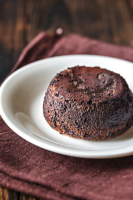 포토 JPG 해외이미지 접시 디저트 실내 사람없음 달콤 나무배경 해외202004 퐁당오쇼콜라 해외포토 식기 음식 백그라운드 내부 맛 파일형식 이미지허브