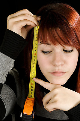 포토 JPG 해외이미지 손 행복 컨셉 손가락 줄자 자 한명 손짓 10대 세로 공구 가리킴 측정 길이 계량기 DIY 빨간머리 철강 피어싱 해외202004 해외포토 1 헤어스타일 감정 장신구 모션 청소년 문구용품 사람 취미 신체부위 도구 파일형식 이미지허브