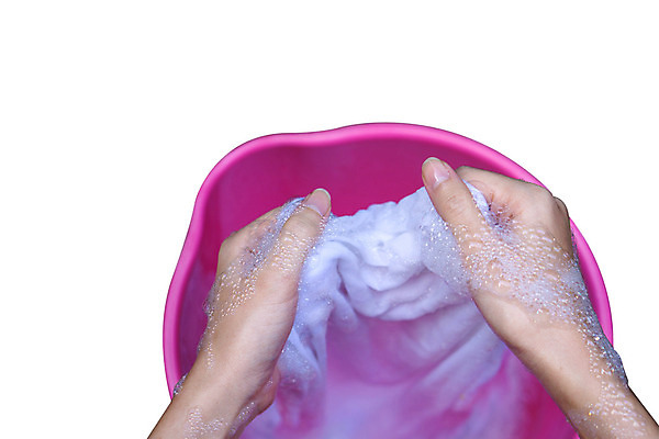 포토 JPG 해외이미지 손 옷 분홍색 백그라운드 셔츠 신체 사람없음 거품 터치 흰색 얼룩 씻기 빨래 시원함 세제 오브젝트 주부 비누 대야 고립 돌봄 위생관리 해외202004 해외포토 컬러 상의 가사 모션 관리 신체부위 위생용품 청결 파일형식 이미지허브