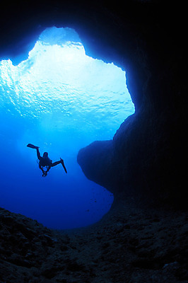 포토 JPG 바다 자연 한명 사람 풍경 야외 바닷속 수중 동굴 잠수부 수중동굴 수중사진 국내포토 1 전문직 생태계 파일형식