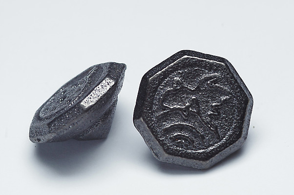 포토 JPG 일본문화 전통소품 실내 근접촬영 사람없음 장난감 놀이용품 일본 오브젝트 일본전통 팽이 팽이돌리기 국내포토 동양문화 전통 아시아 뷰포인트 외국문화 내부 파일형식