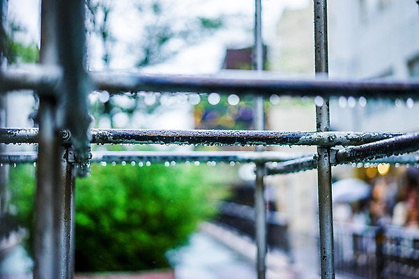 포토 JPG 주간 거리 거리풍경 풍경 사람없음 야외 아웃포커스 도시풍경 일본 도시 비 철근 철근구조물 철조물 국내포토 자연요소 아시아 날씨 촬영기법 구조물 파일형식