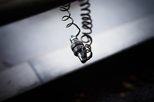 포토 JPG 주간 난간 자물쇠 거리풍경 풍경 사람없음 야외 아웃포커스 도시풍경 일본 도시 도쿄 잠금 번호자물쇠 국내포토 자연요소 아시아 거리 촬영기법 보안 파일형식