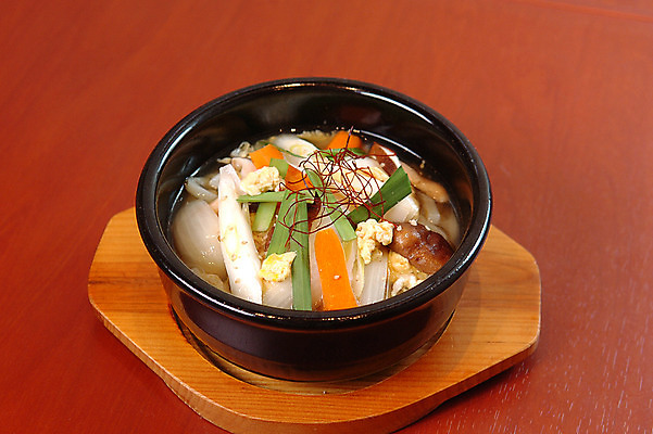 포토 JPG 음식 양파 사람없음 당근 받침대 뚝배기 파 실고추 일본음식 국내포토 채소 고추 뿌리채소 파일형식