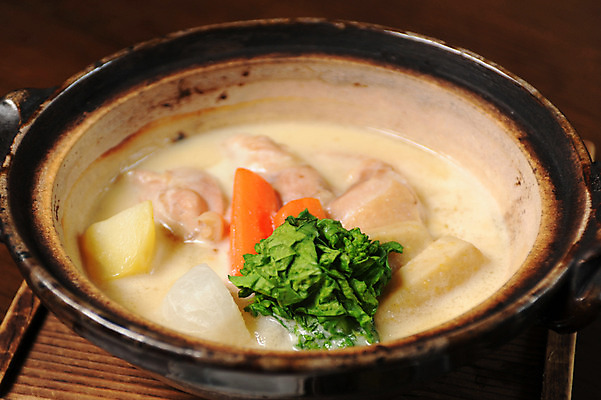 포토 JPG 음식 채소 감자 근접촬영 사람없음 아웃포커스 당근 냄비 나베 나베요리 일본음식 국내포토 뷰포인트 뿌리채소 촬영기법 솥 파일형식