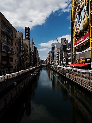 포토 JPG 주간 구름 하늘 간판 사람 풍경 빌딩 야외 강 도시풍경 일본 원근감 도시 유흥가 국내포토 자연요소 아시아 뷰포인트 건물 파일형식