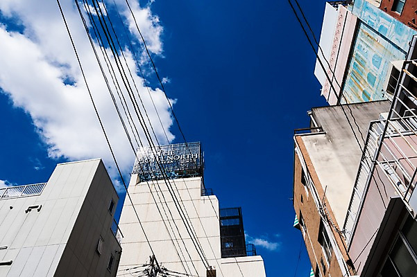 포토 JPG 주간 구름 건축물 로우앵글 하늘 풍경 빌딩 사람없음 야외 도시풍경 일본 전선 도시 오사카 국내포토 자연요소 건축 아시아 뷰포인트 건물 파일형식