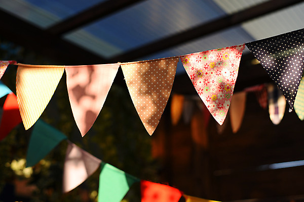 포토 JPG 주간 사람없음 야외 아웃포커스 장식 일본 깃발 가랜드 국내포토 자연요소 아시아 촬영기법 파티용품 파일형식