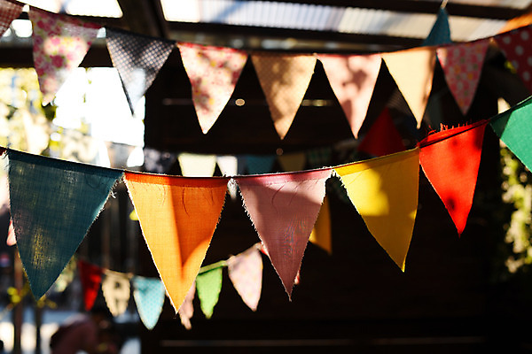 포토 JPG 주간 사람없음 야외 아웃포커스 장식 일본 깃발 가랜드 국내포토 자연요소 아시아 촬영기법 파티용품 파일형식