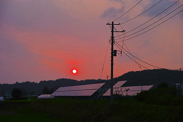 포토 JPG 구름 야경 자연현상 자연 하늘 산 사람없음 야외 태양 노을 일본 전선 전봇대 국내포토 자연요소 공공시설 아시아 야간 생태계 파일형식 풍경_경치