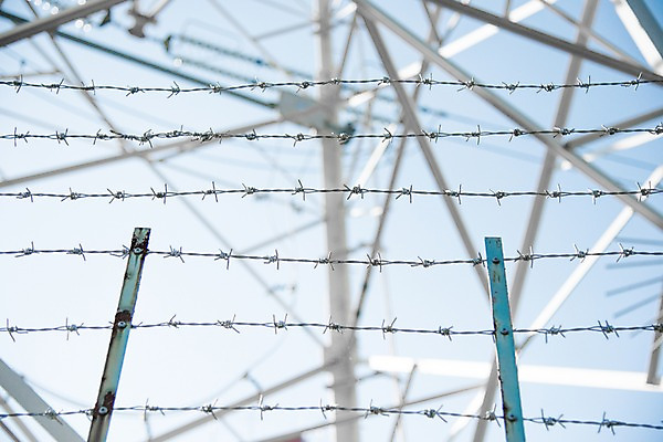 포토 JPG 주간 백그라운드 풍경 사람없음 야외 아웃포커스 도시풍경 일본 전봇대 철조망 철탑 국내포토 자연요소 공공시설 아시아 촬영기법 탑 도시 파일형식