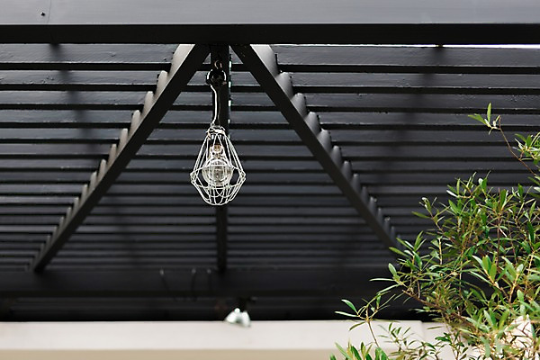 포토 JPG 주간 나무 건축물 조명 풍경 사람없음 야외 도시풍경 일본 외등 국내포토 자연요소 식물 건축 아시아 도시 파일형식