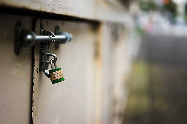 포토 JPG 주간 자물쇠 거리풍경 풍경 사람없음 야외 아웃포커스 도시풍경 문 일본 보안 국내포토 자연요소 아시아 거리 촬영기법 안전 도시 파일형식
