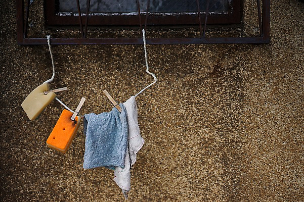 포토 JPG 주간 건축물 창문 건조 집게 거리풍경 외벽 풍경 사람없음 야외 도시풍경 일본 빨래 걸레 스펀지 쇠창살 국내포토 자연요소 건축 아시아 벽 가사 거리 도시 청소도구 파일형식