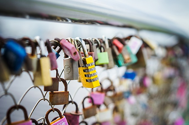 포토 JPG 주간 자물쇠 거리풍경 풍경 사람없음 야외 아웃포커스 도시풍경 일본 오브젝트 철조망 번호자물쇠 국내포토 자연요소 아시아 거리 촬영기법 도시 파일형식