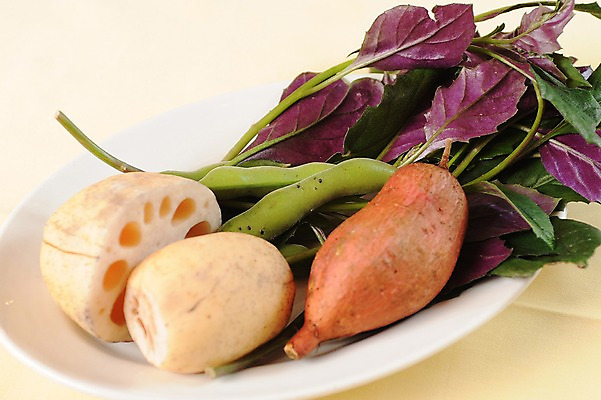 포토 JPG 접시 음식 채소 식재료 근접촬영 사람없음 완두콩 연근 국내포토 식기 뷰포인트 콩 파일형식