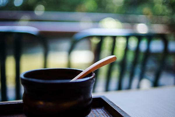 포토 JPG 그릇 음식 의자 식탁 쟁반 풍경 사람없음 아웃포커스 숟가락 일본음식 국내포토 식기 가구 탁자 촬영기법 수저 파일형식