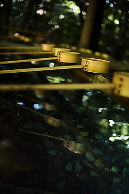 포토 JPG 주간 일본문화 풍경 사람없음 야외 아웃포커스 물 일본 사찰 일본전통 바가지 물바가지 국내포토 자연요소 동양문화 전통 아시아 외국문화 종교건축 촬영기법 파일형식