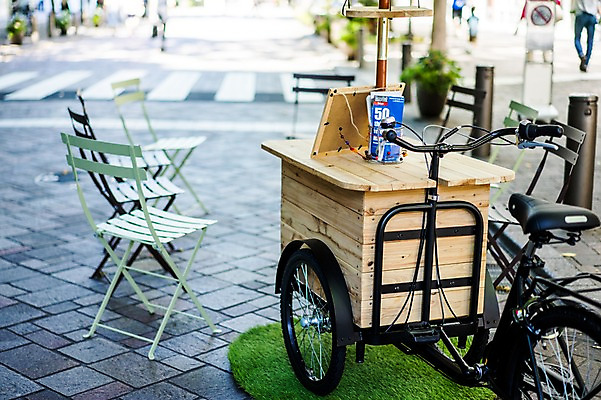 포토 JPG 주간 의자 거리 거리풍경 한명 사람 풍경 야외 아웃포커스 도시풍경 일본 자전거 도시 횡단보도 세발자전거 국내포토 자연요소 1 아시아 가구 촬영기법 바이크 보행로 파일형식