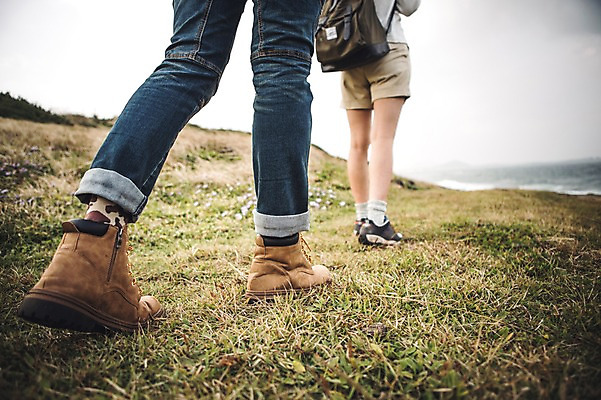 포토 JPG 주간 커플 여자 남자 커플라이프 여행 20대 성인 야외 두명 뒷모습 제주도 걷기 다정 한국인 하반신 가을 다리 섭지코지 국내포토 자연요소 라이프스타일 계절 뷰포인트 컨셉 관계 모션 한국 사람 동양인 청년 신체부위 파일형식
