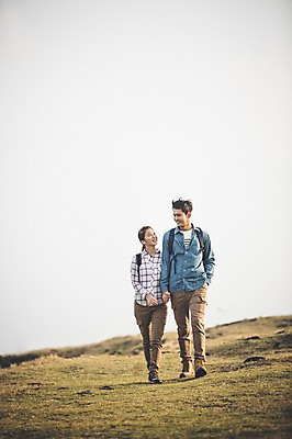 포토 JPG 주간 전신 커플 여자 남자 커플라이프 여행 배낭 20대 성인 야외 두명 앞모습 제주도 걷기 손잡기 다정 한국인 가을 성인만 신천목장 국내포토 자연요소 라이프스타일 계절 뷰포인트 컨셉 가방 관계 모션 한국 사람 동양인 청년 목장 파일형식