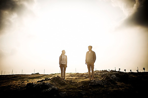 포토 JPG 주간 전신 커플 여자 남자 커플라이프 여행 서기 20대 성인 야외 두명 앞모습 제주도 다정 한국인 가을 역광 성인만 신천목장 국내포토 자연요소 라이프스타일 계절 뷰포인트 컨셉 관계 모션 한국 사람 동양인 청년 목장 파일형식