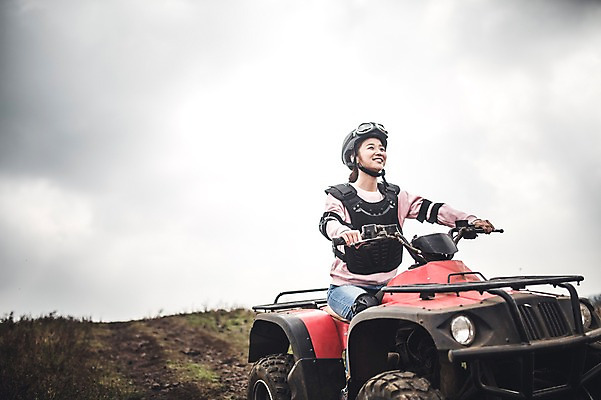 포토 JPG 주간 여자 하늘 한명 미소 20대 성인 야외 앞모습 제주도 한국인 자유 가을 승차 즐거움 4륜바이크 여자만 성인여자만 성읍랜드 국내포토 자연요소 1 계절 감정 뷰포인트 컨셉 모션 한국 표정 사람 동양인 청년 바이크 성인만 파일형식