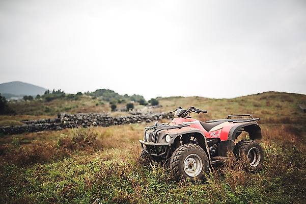포토 JPG 주간 풍경 사람없음 야외 제주도 자유 가을 즐거움 4륜바이크 성읍랜드 국내포토 자연요소 계절 감정 컨셉 한국 바이크 파일형식
