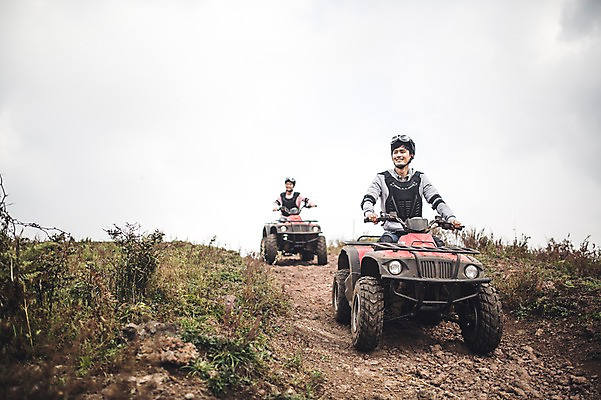 포토 JPG 주간 전신 커플 여자 남자 커플라이프 미소 20대 성인 야외 두명 앞모습 제주도 한국인 자유 가을 승차 즐거움 4륜바이크 성인만 성읍랜드 국내포토 자연요소 라이프스타일 계절 감정 뷰포인트 컨셉 관계 모션 한국 표정 사람 동양인 청년 바이크 파일형식