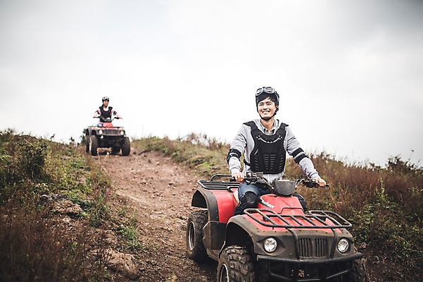 포토 JPG 주간 전신 커플 여자 남자 커플라이프 미소 20대 성인 야외 두명 앞모습 제주도 한국인 자유 가을 승차 즐거움 4륜바이크 성인만 성읍랜드 국내포토 자연요소 라이프스타일 계절 감정 뷰포인트 컨셉 관계 모션 한국 표정 사람 동양인 청년 바이크 파일형식