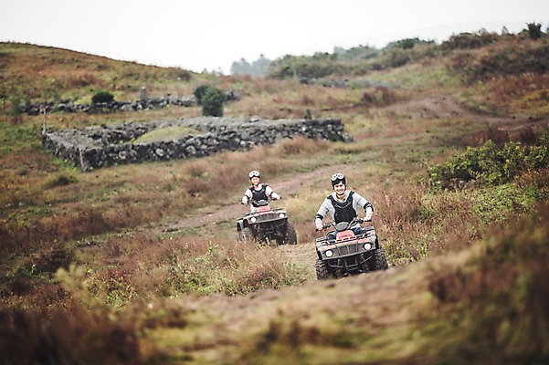포토 JPG 주간 전신 커플 여자 남자 커플라이프 미소 20대 성인 야외 두명 앞모습 제주도 한국인 자유 가을 승차 즐거움 4륜바이크 성인만 성읍랜드 국내포토 자연요소 라이프스타일 계절 감정 뷰포인트 컨셉 관계 모션 한국 표정 사람 동양인 청년 바이크 파일형식