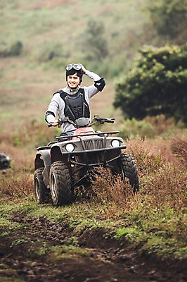 포토 JPG 주간 전신 남자 한명 미소 20대 성인 야외 앞모습 제주도 한국인 자유 가을 승차 즐거움 4륜바이크 남자만 성인남자만 성읍랜드 국내포토 자연요소 1 계절 감정 뷰포인트 컨셉 모션 한국 표정 사람 동양인 청년 바이크 성인만 파일형식