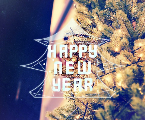 JPG 편집이미지 배경화면 백그라운드 크리스마스장식 크리스마스 전구 타이포그라피 사람없음 야외 크리스마스트리 야간 해피뉴이어 꼬마전구 편집실사 자연요소 문자 기념일 새해인사 CG 파일형식