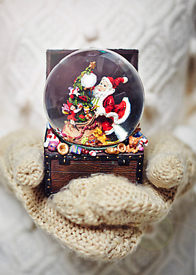 포토 JPG 백그라운드 크리스마스장식 크리스마스 사람없음 크리스마스트리 털장갑 스노글로브 보석함 산타모양 국내포토 모양 기념일 장갑 장식 산타클로스 파일형식