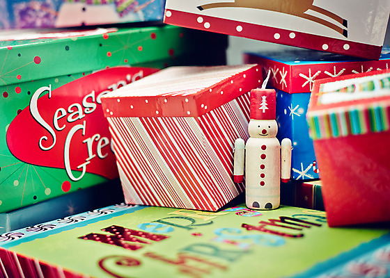 포토 JPG 백그라운드 크리스마스장식 크리스마스 사람없음 선물상자 오브젝트 목각인형 병정 국내포토 기념일 인형 선물 상자 파일형식